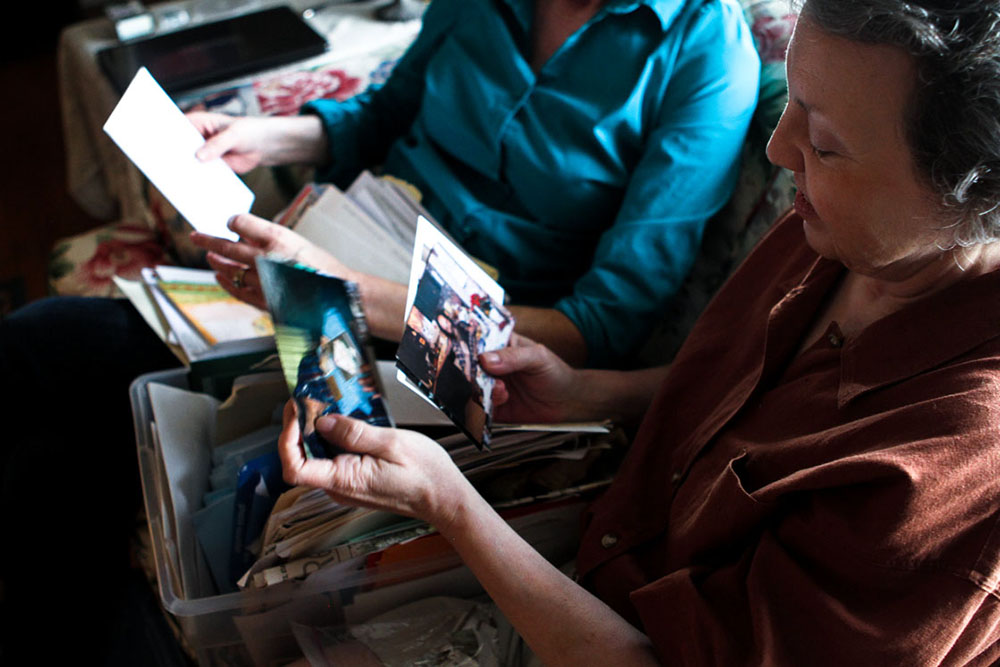 Pam flips through pictures of Bubba that were taken close to the end of his life.